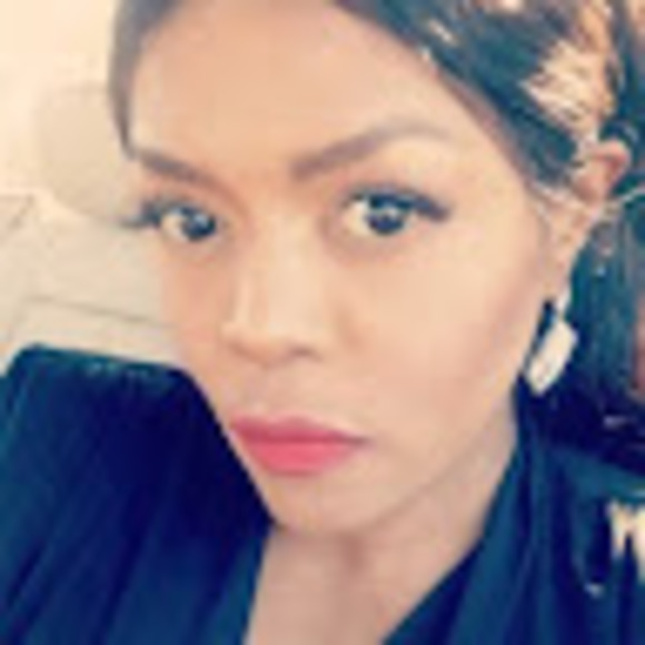 Meet your Posher, Vanessa - Picture 1 of 1